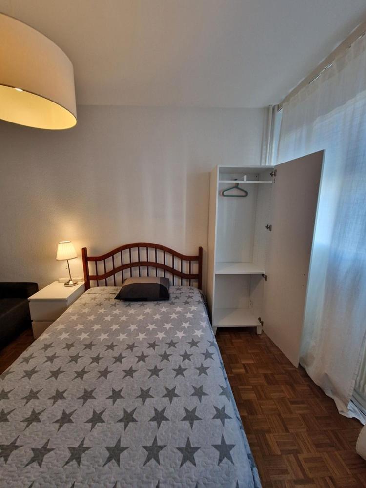 Room In Shared Apartment Genf Exterior foto